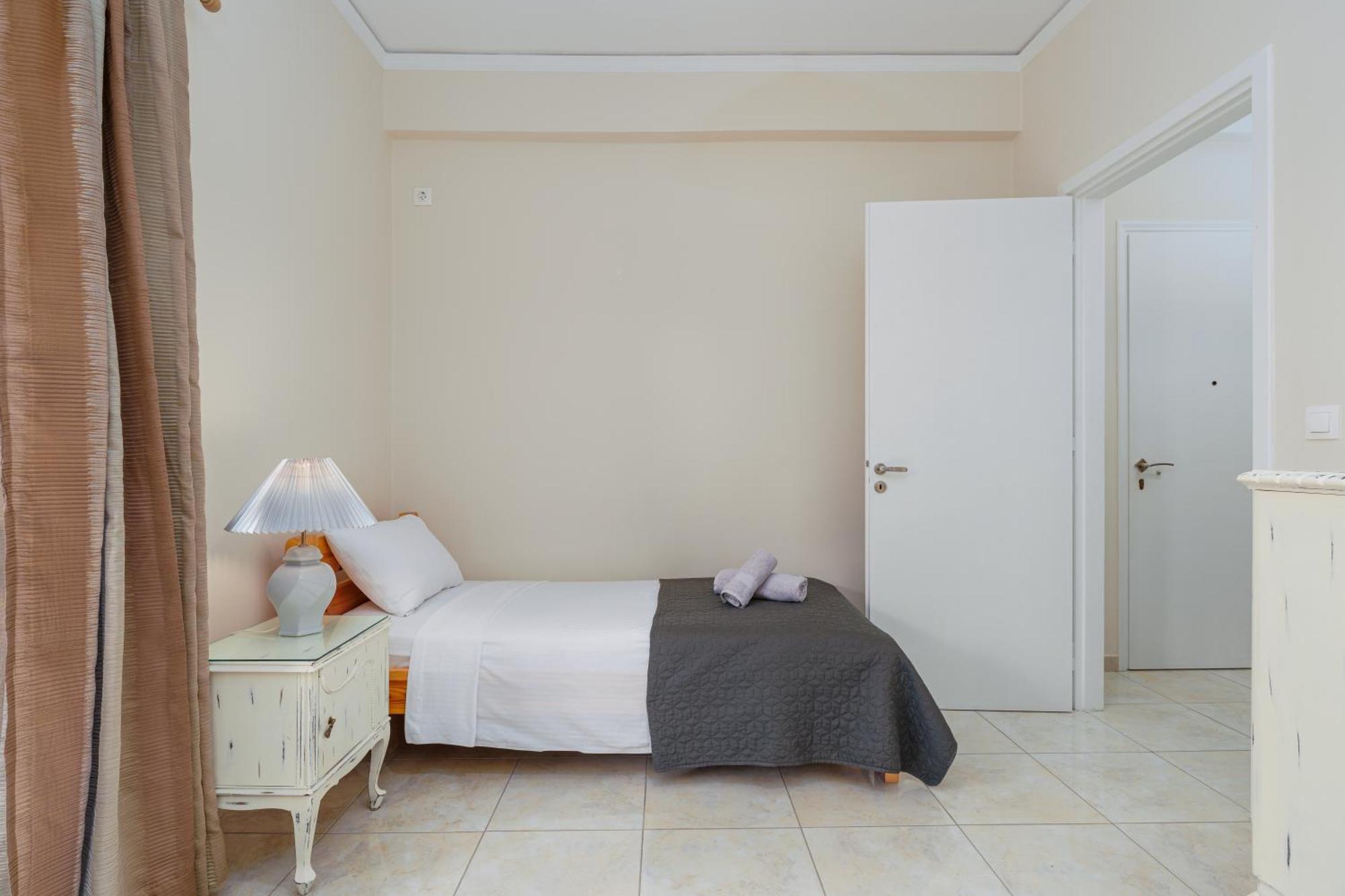 Nostos Apartment, With A Spacious Backyard Artemida  Exterior foto